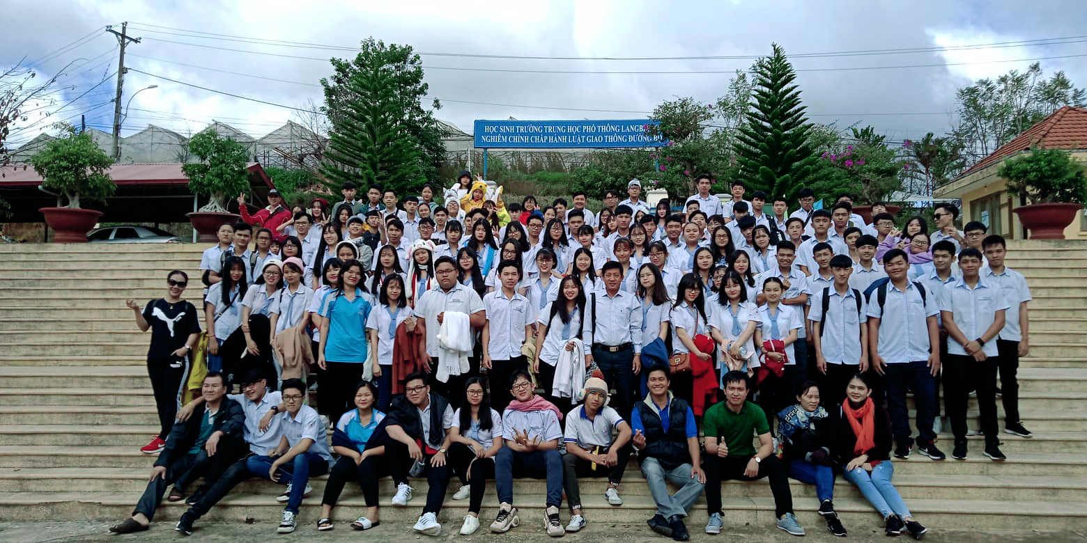 Học sinh đoàn viên tham quan học tập ở Đà lạt